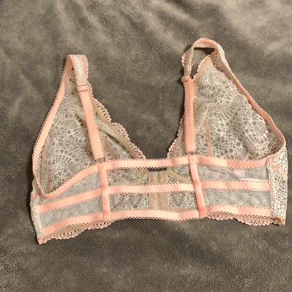 ✨ Victoria’s Secret Lace Bra Sz L - Picture 2 of 5